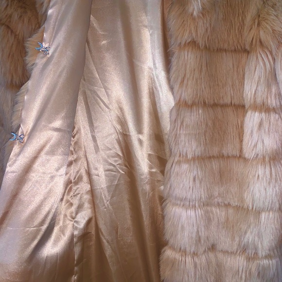 Caramel cream luxury floor length faux fur coat - Picture 4 of 5